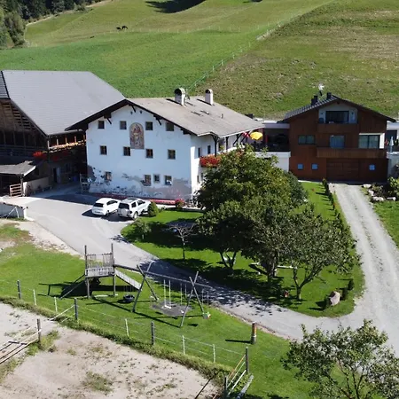Ladinser Hof Western Apartment